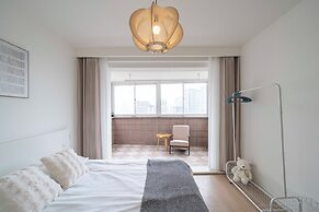 Book and Bed-Lujiabang