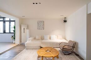 Book and Bed-Lujiabang