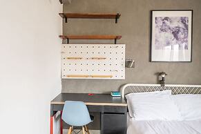 Book and Bed-Lujiabang