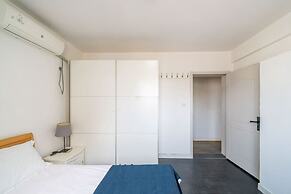 Book and Bed-Lujiabang