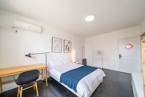 Book and Bed-Lujiabang