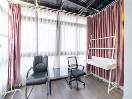 Book and Bed-Lujiabang
