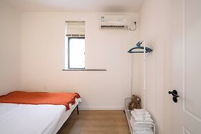 Book and Bed-Lujiabang