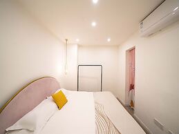 Book and Bed-Lujiabang