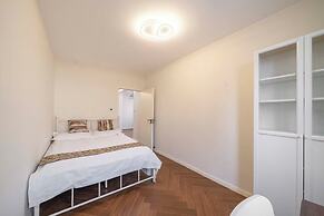 Book and Bed-Lujiabang