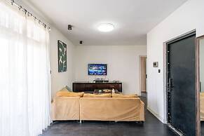 Book and Bed-Lujiabang