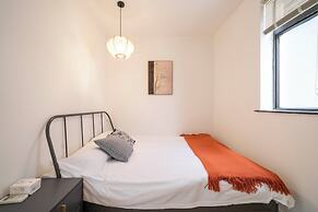 Book and Bed-Lujiabang