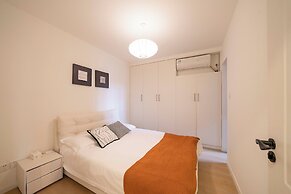 Book and Bed-Lujiabang