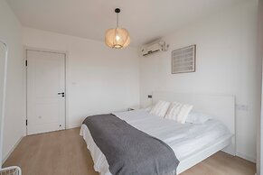 Book and Bed-Lujiabang