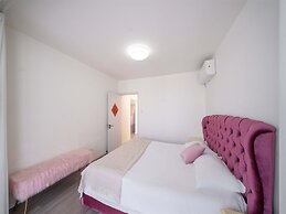 Book and Bed-Lujiabang