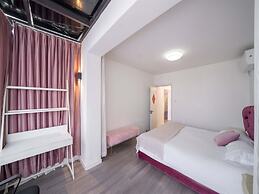 Book and Bed-Lujiabang