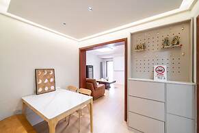Book and Bed-Lujiabang
