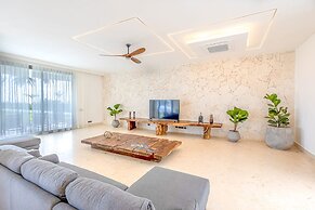 6BR Oceanfront Bliss With Private Chef and Pool