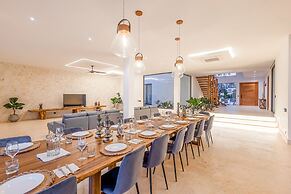 6BR Oceanfront Bliss With Private Chef and Pool