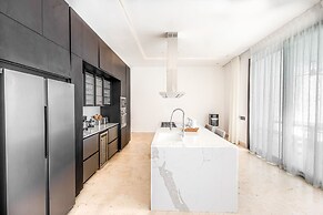 6BR Oceanfront Bliss With Private Chef and Pool