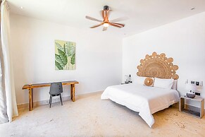 6BR Oceanfront Bliss With Private Chef and Pool