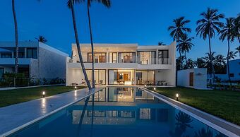 6BR Oceanfront Bliss With Private Chef and Pool