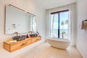 7-br Luxury Beachfront Paradise With Ocean Views