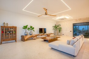 7-br Luxury Beachfront Paradise With Ocean Views