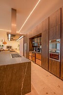 7-br Luxury Beachfront Paradise With Ocean Views