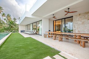 7-br Luxury Beachfront Paradise With Ocean Views