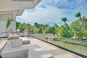 Contemporary 5 BR Luxury Golf Villa w Large Pool