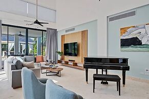 Contemporary 5 BR Luxury Golf Villa w Large Pool
