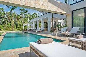 Contemporary 5 BR Luxury Golf Villa w Large Pool