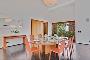 Beautifully-designed Contemporary Villa