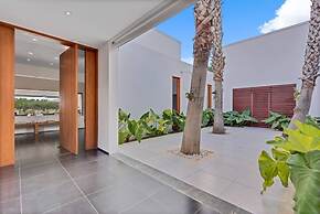 Beautifully-designed Contemporary Villa