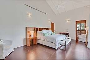 Beautifully-designed Contemporary Villa