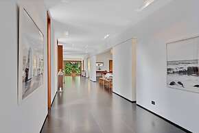 Beautifully-designed Contemporary Villa
