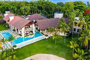 Private Beach Estate w Pool Elevator Chef Butler