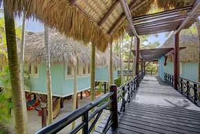 6 BR Beachfront Lush Oasis