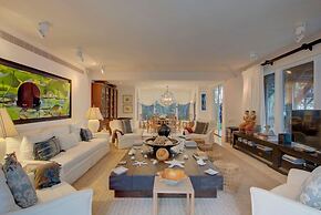 6 BR Beachfront Lush Oasis