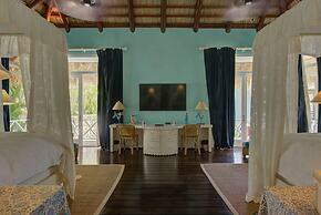 6 BR Beachfront Lush Oasis