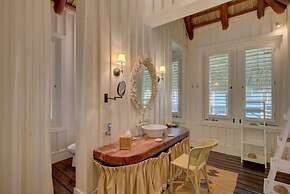 6 BR Beachfront Lush Oasis