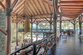 6 BR Beachfront Lush Oasis