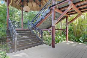 6 BR Beachfront Lush Oasis