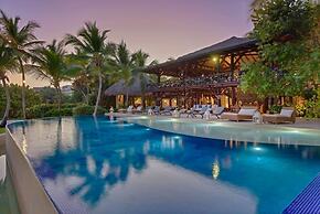 6 BR Beachfront Lush Oasis