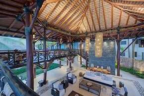 6 BR Beachfront Lush Oasis