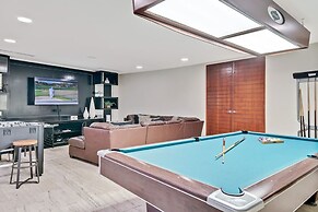 Luxurious 8-bedroom Dreamy Villa