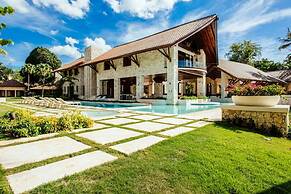 Beachfront Estate w Pool Elevator Chef Butler