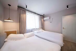 Book and Bed-Jingan Temple