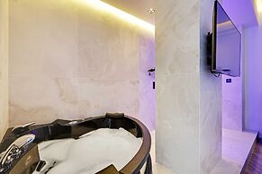 Suite With AC and Jacuzzi Beaubourg Le Marais