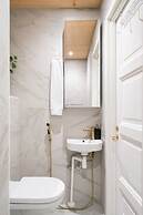 Modern Top-Floor Apt. in Helsinki