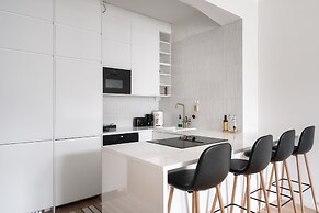 Modern Top-Floor Apt. in Helsinki