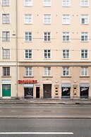 Modern Top-Floor Apt. in Helsinki