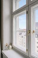 Modern Top-Floor Apt. in Helsinki