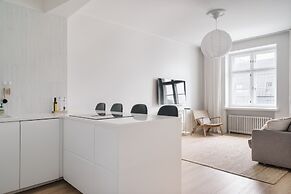 Modern Top-Floor Apt. in Helsinki